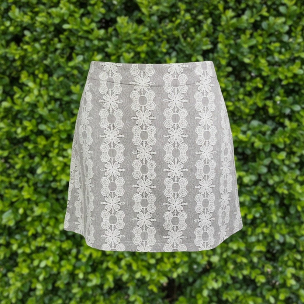 RipSkirt Hawaii Grey White Floral Medallion Wrap Skirt Small Mini Athletic Beach